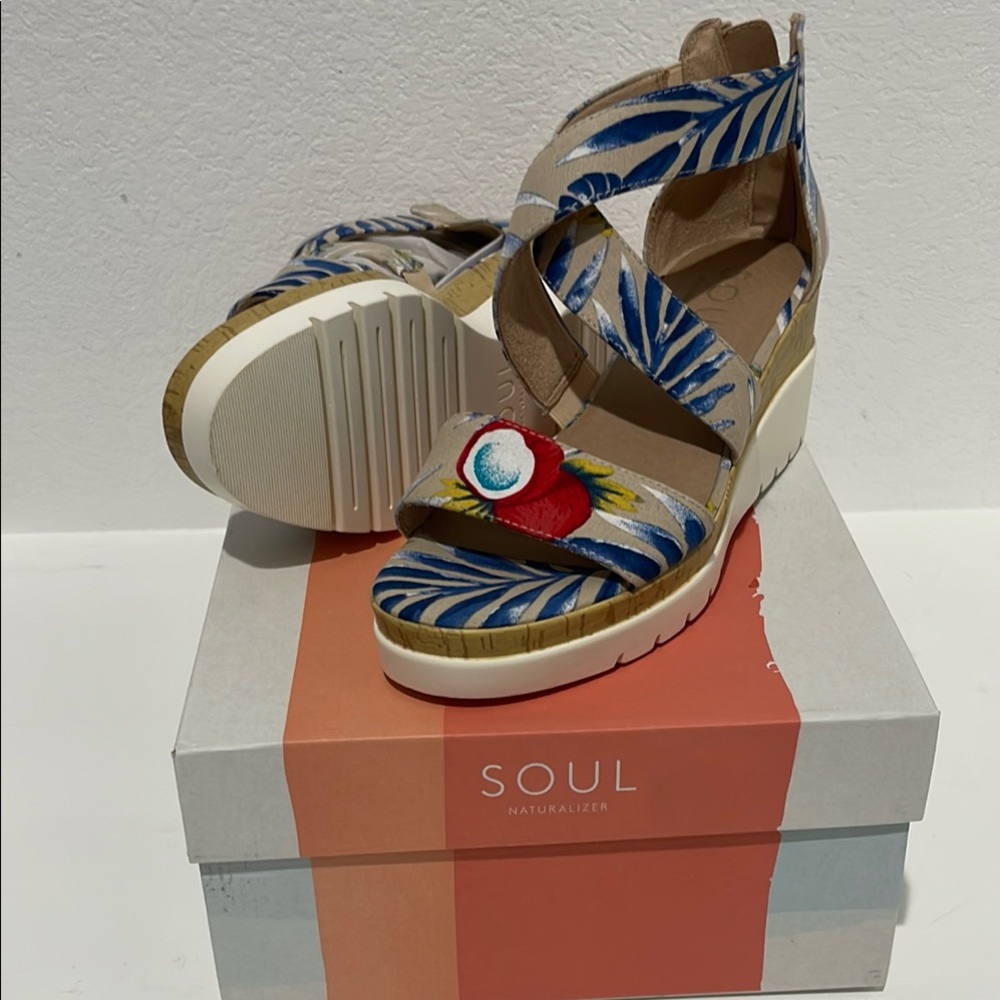 Naturalizer Soul Women's Beige Wedge Sandals